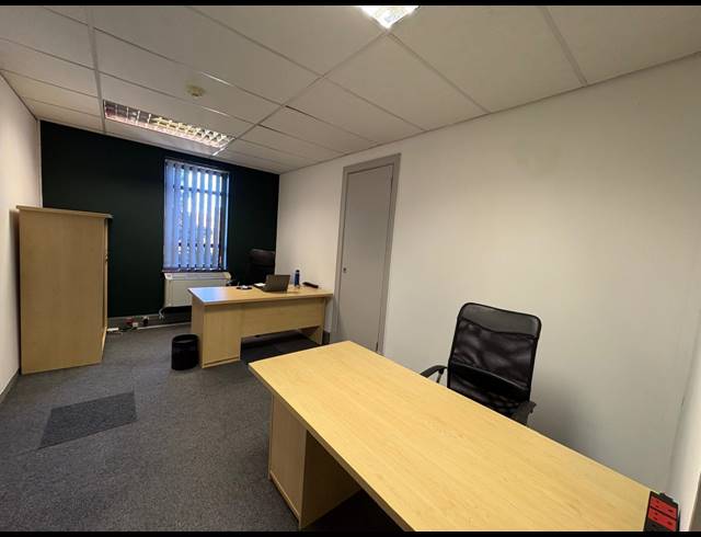 23M² SERVICED OFFICE TO LET IN FOURWAYS